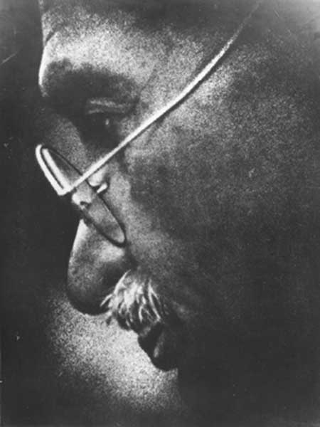 Photograph of Gandhiji's face.jpg